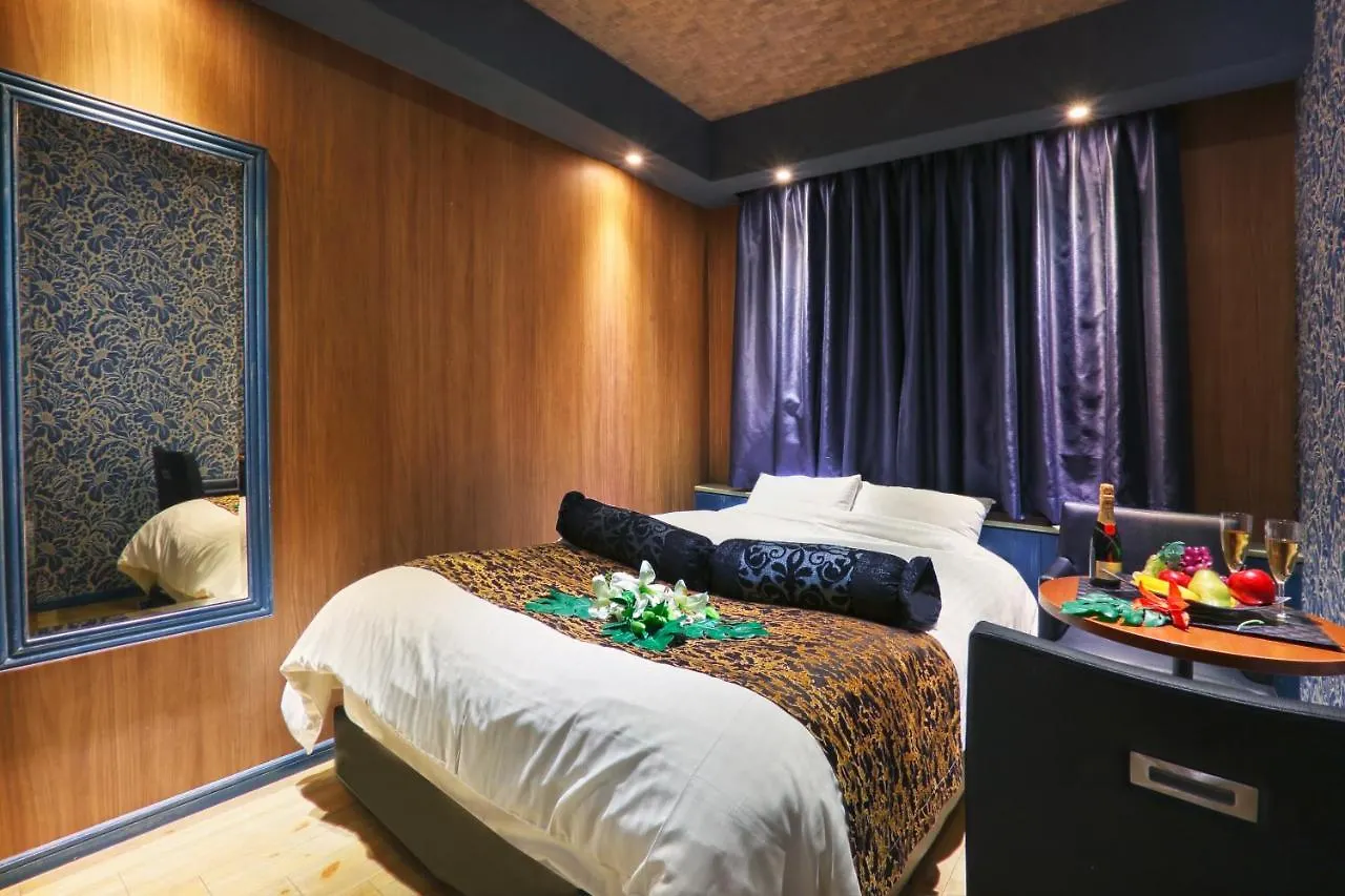 Hotel Le Rouge (Adults Only) מלון אהבה פוקואוקה